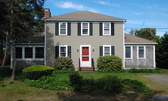 South Chatham House | Charming Air Conditioned Chatham Vacation Home Walk to Beach & Tennis