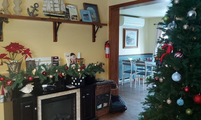 Lake George Bed & Breakfast | Charming all 3-bedroom B&B with WiFi and AC in lovely Lake George Village