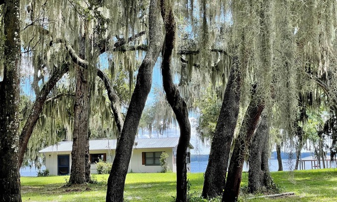 Palatka House | Charming and cozy river home
