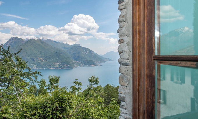 San Siro House | Charming And Stunning Balcony On Como Lake