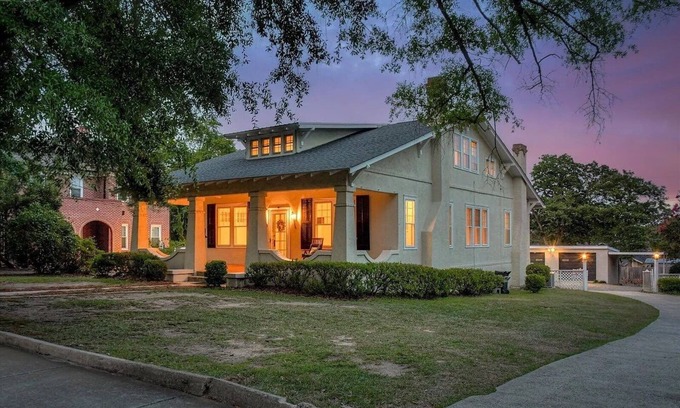 Summerville House | Charming and updated historic Summerville home 3.5 miles from Augusta National,