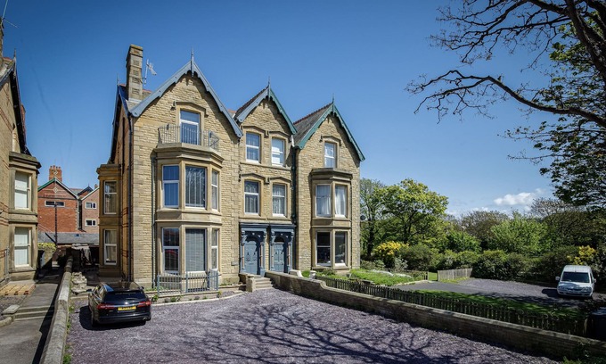 Lytham St. Anne's Apartment | Charming apartment set right in the heart of the Lytham St Annes.