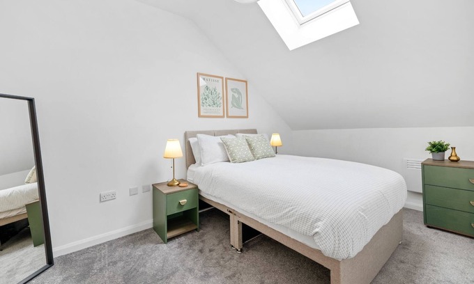 Newark Apartment | Charming Apartment | Free Parking and Wi-Fi