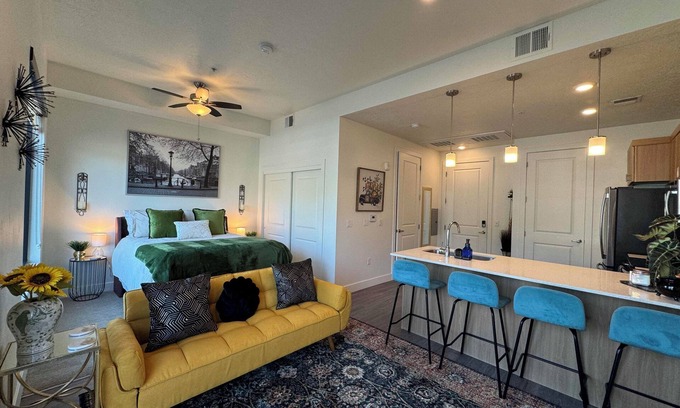 Downtown Salt Lake City Apartment | Charming apartment in superb Salt Lake City with gym - pay garage parking