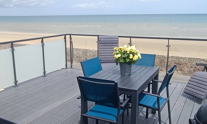 Saint-Marcouf Apartment | Charming apartment with 20 m² terrace offering 1 breathtaking sea view