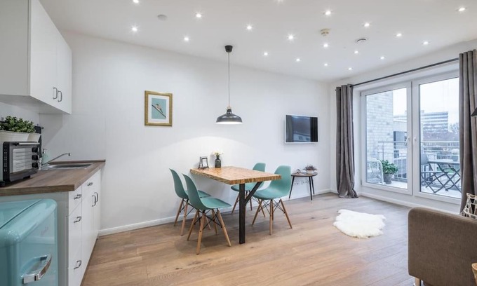Barmbek-Sued Apartment | Charming Apartment Close to Heart of Hamburg