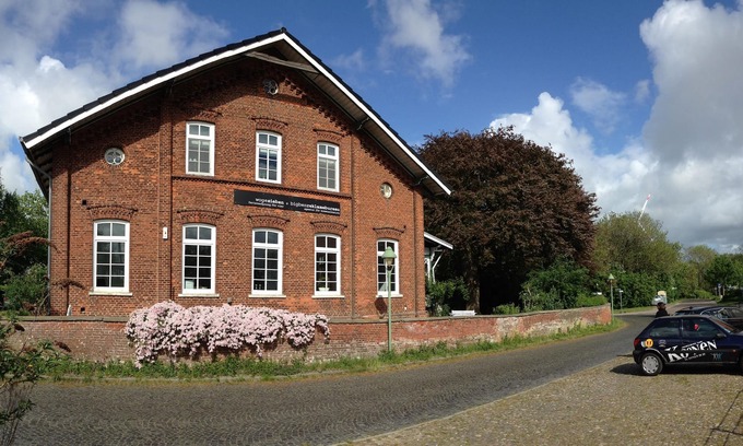Langen b. Bremerhaven Condo | Charming apartment in a historic building directly behind the dike!