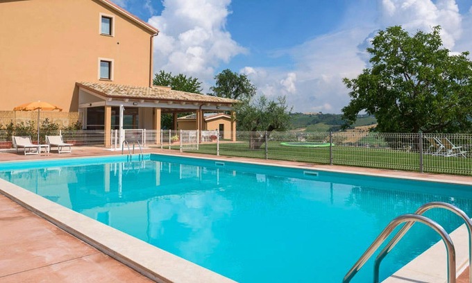 Carassai Apartment | Charming apartment in Carassai with terrace