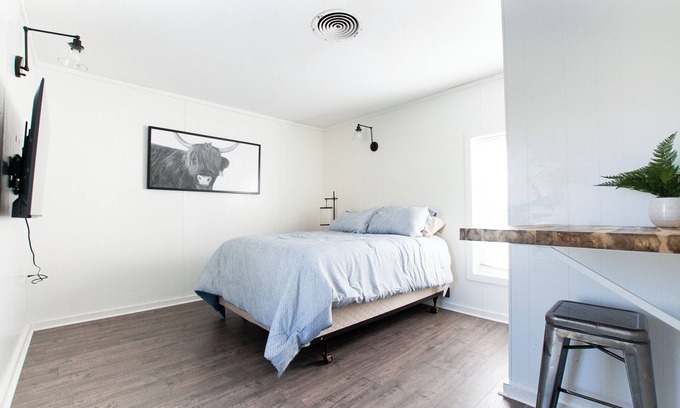 West Central Apartment | Charming apartment near Parkview Stadium in Fort Wayne