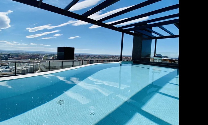 Hortaleza Apartment | Charming Australis Tower - In luxury urbanization, swimming pools, parking, padd