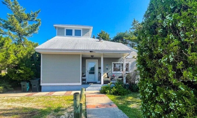 Manasquan Cottage | Charming Beach House – Just 1.5 Blocks from the Beach