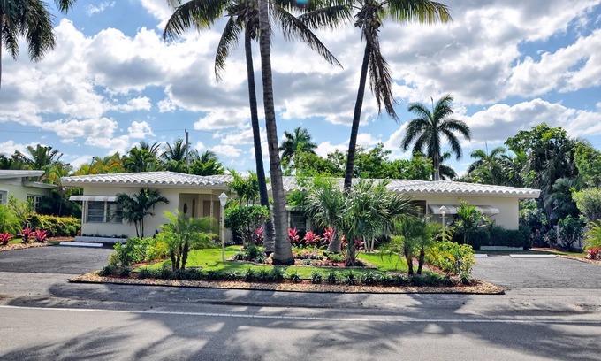 East Fort Lauderdale Villa | Charming Beach Villa w/Pool, Walk to Beach in Fort Lauderdale (Sleeps 6)