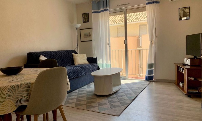 Meze Apartment | Charming Beachside Apartment, A/C, Balcony, 2min to Beach, Near Mèze Port, Shops, Non-Smoking