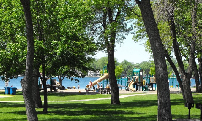 Excelsior Cottage | Charming bead-board Cottage in Historic Excelsior on Lake Minnetonka