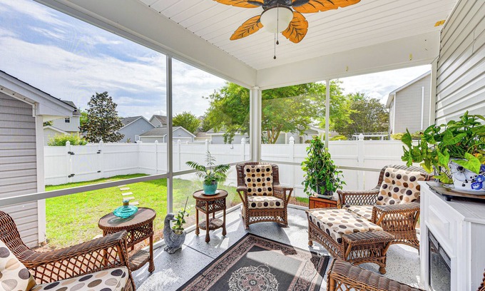 Bluffton House | Charming Bluffton Home w/Yard ~ 3 Mi to Beaches!