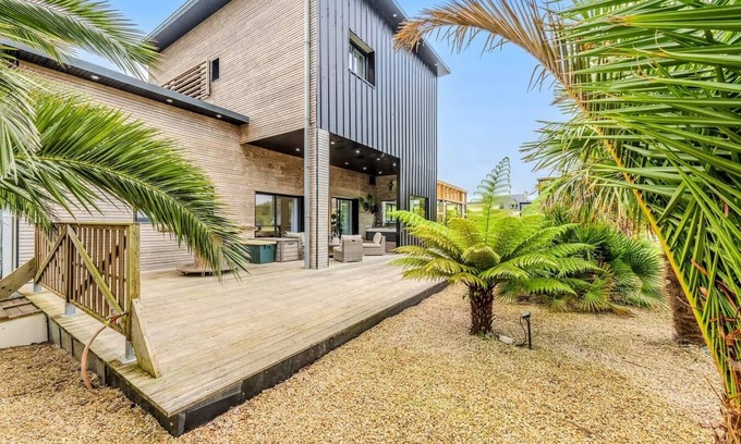 Kerlouet Villa | Charming Brittany Villa - Spa, Jacuzzi, Fitness Room, 5 Min. from the Sea