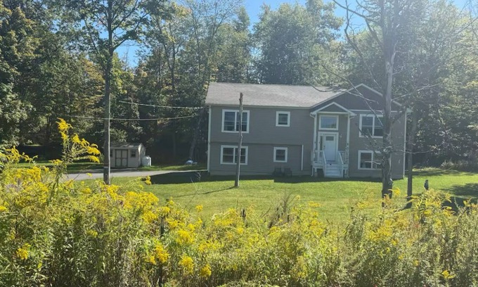 Circleville House | Charming bungalow in lovely Middletown NY