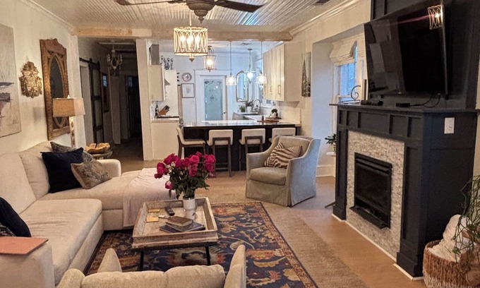 Columbia House | Charming Bungalow, convenience of downtown, yet a tranquil quiet neighborhood