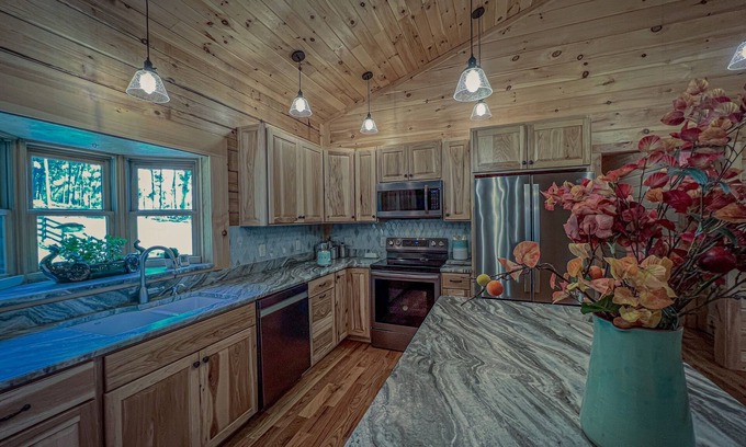 Watertown Cabin | Charming Cabin 3BR/3BA-Family & Pet Friendly!