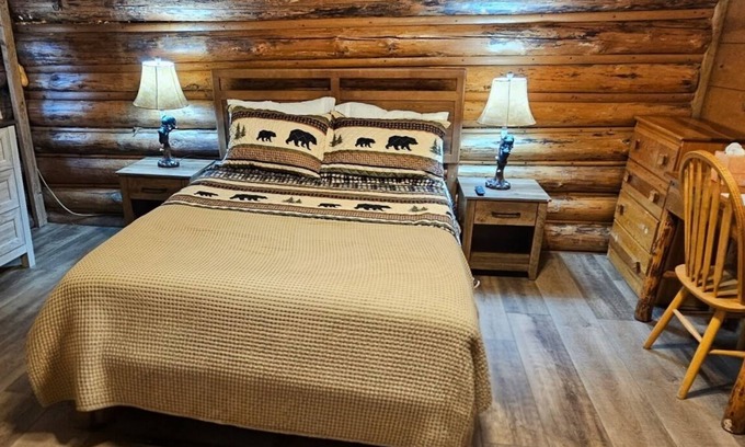 Cooke City-Silver Gate Cabin | Charming Cabin in Cooke City