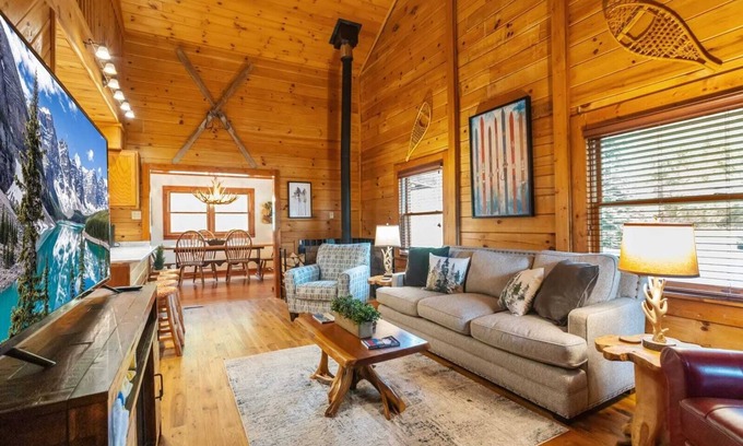 Banner Elk Cabin | Charming Cabin with Seasonal Views