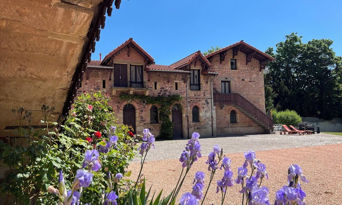 Chanonat House | Charming castle gîte