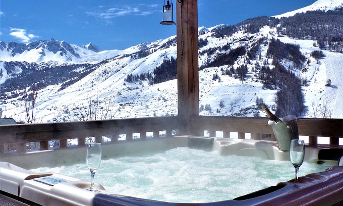 Vars Ski Chalet | CHARMING CHALET, MOUNTAIN VIEW AND SKI SLOPES JACUZZI HAMMAM SAUNA TABLE SOCCER