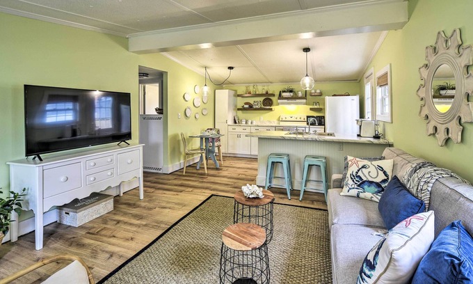 Charleston Cottage | Charming Charleston Cottage: 2 Mi to Folly Beach!