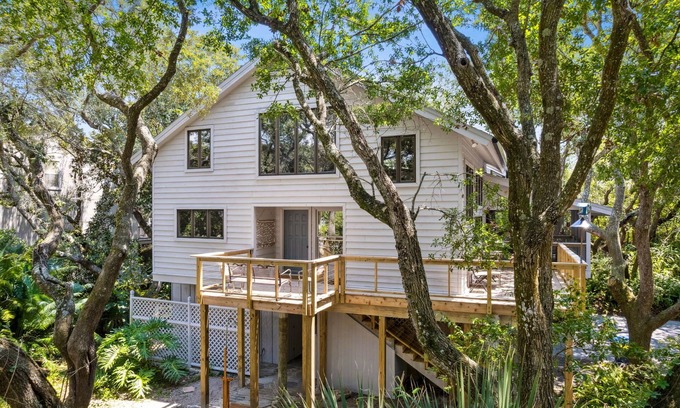 Fernandina Beach House | Charming Coastal Retreat sleeps up to 9