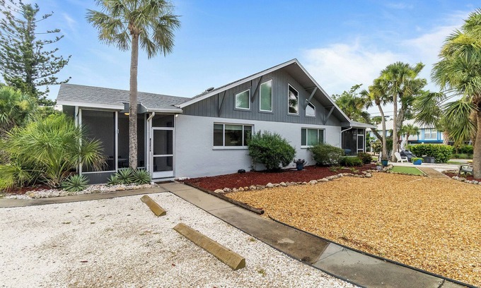 Sanibel Cottage | Charming Coastal Retreat at Sanibel Shores-Walk to the Beach