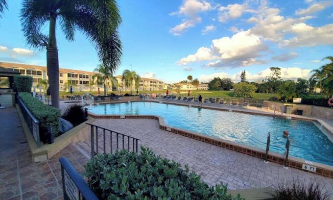 Biggar Condo | Charming Condo in Fort Myers Florida - Centrally Located w/Pool & Hot Tub