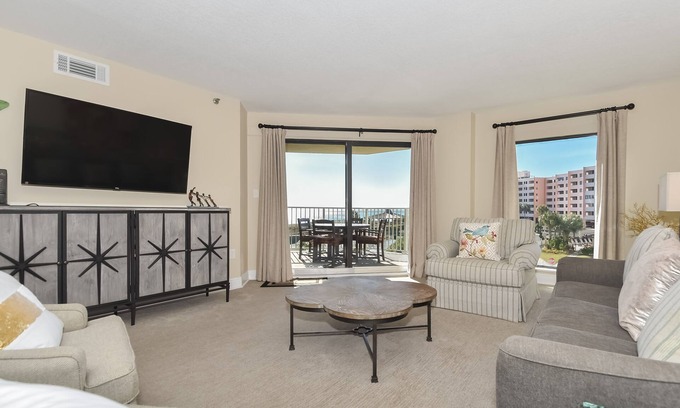 Holiday Isle Condo | Charming condo w/private balcony at a cozy, quiet resort!