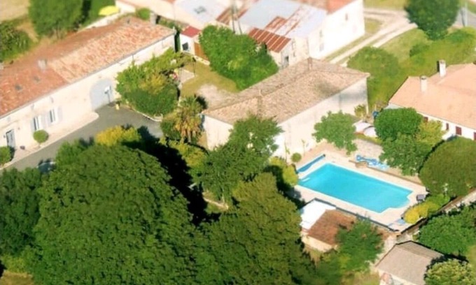 Chadenac House | Charming cosy French house, with beautiful park and pool