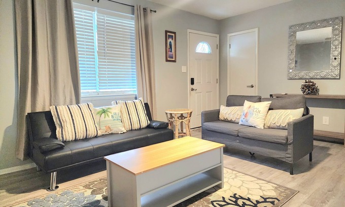Savannah Cottage | Charming Cottage Close to Beach & City