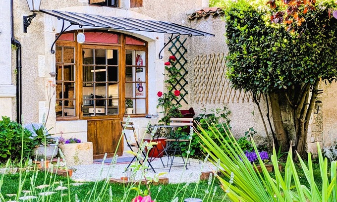 Val-de-Bonnieure Cottage | Charming Cottage with exclusive use of the Jacuzzi upon requestn