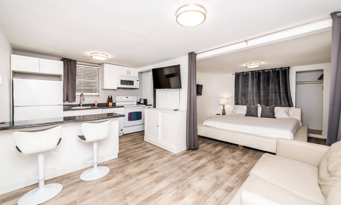 Buena Vista Apartment | Charming cottage - 5 minutes design district - New bathroom! Fully renovated