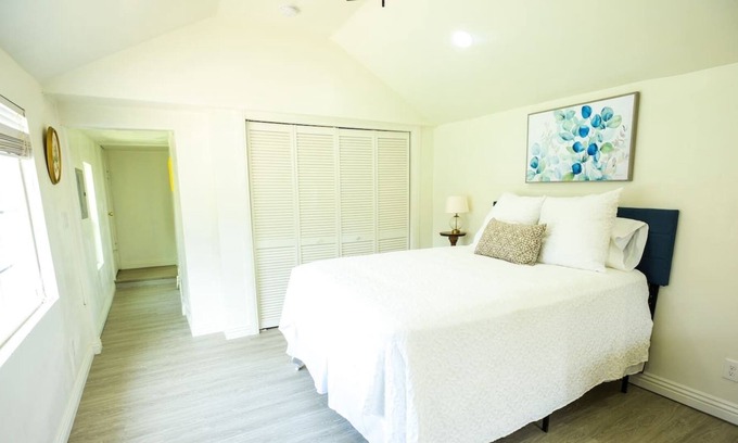 Riviera - Westchester Cottage | Charming Cottage - Historic Downtown Bakersfield