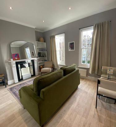 Shaftesbury Apartment | Charming cottage home in Battersea