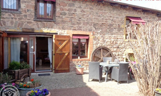 Cuinzier Cottage | Charming cottage in Cuinzier with garden, pets welcome