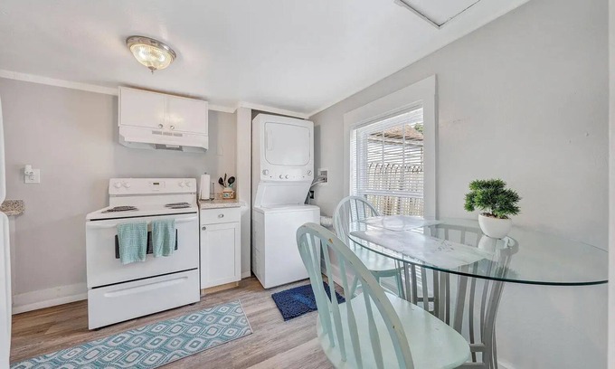 Roanoke Cottage | Charming cottage in Roanoke with AC, WiFi