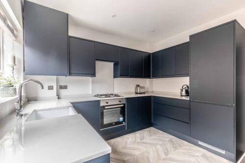 Windsor House | Charming cottage in WINDSOR - WALK TO CASTLE &SHOPS!