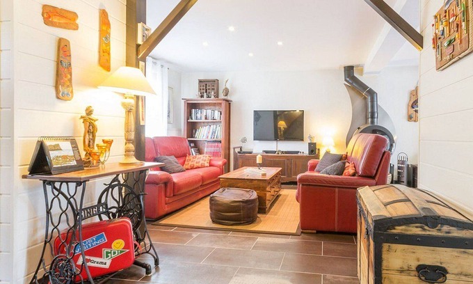 Guerande Cottage | Charming Cottage Near Medieval City: 3BR, Close to Beach, Private Garden, Modern Amenities