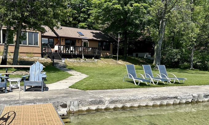 Cedar Cottage | Charming Cottage on North Shore of Little Traverse Lake-LeelanauCounty