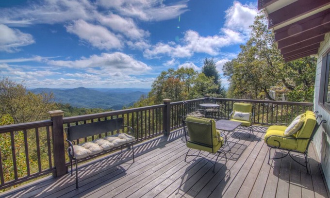 Blowing Rock Cottage | Charming Cottage with Great Views