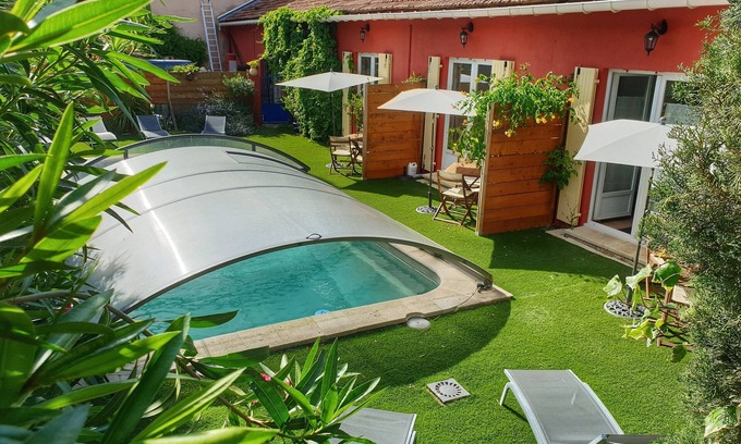 Vacqueyras Cottage | Charming cottage with jacuzzi and swimming pool in the heart of the village of Vacqueyras