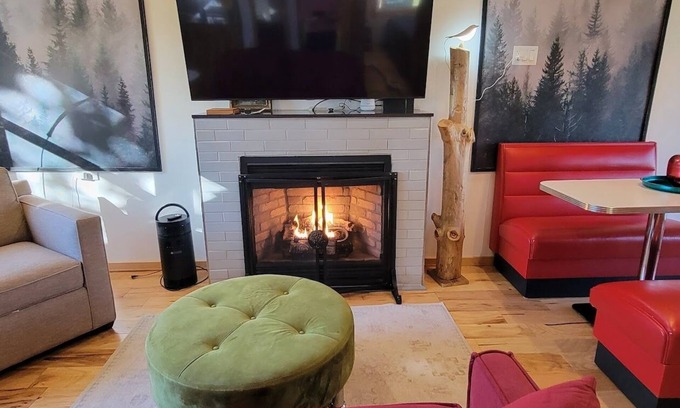 Town of Conesville Cottage | Charming cottage with a mountain view from the wrap-around deck, @upstayz