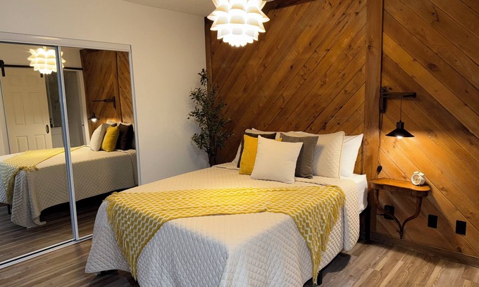 Lutz Cottage | Charming cottage with AC in lovely Lutz, 5min from The Tampa Outlets & much more