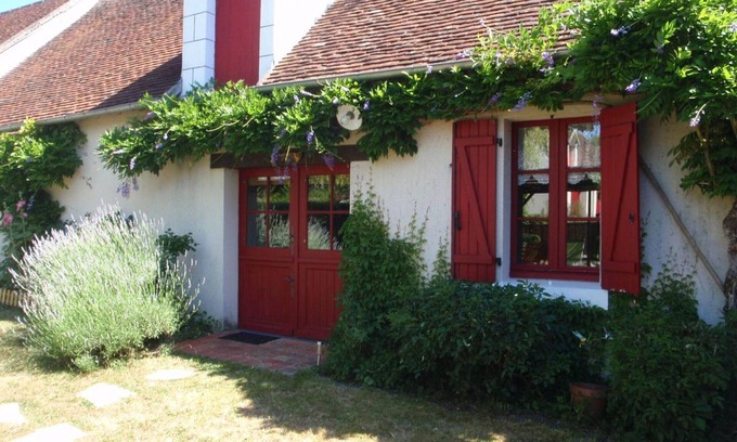 Pouille Cottage | Charming Cottage with Private Garden near Beauval Zoo and Loire Castles