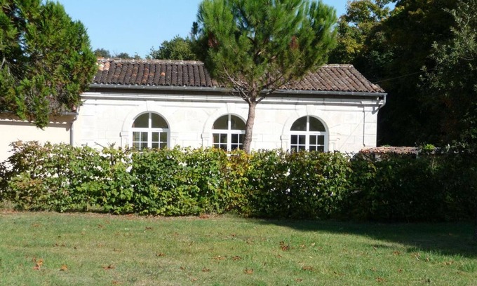 Cognac Cottage | Charming Cottage with Private Gardens, Baby Gear, Near Cognac