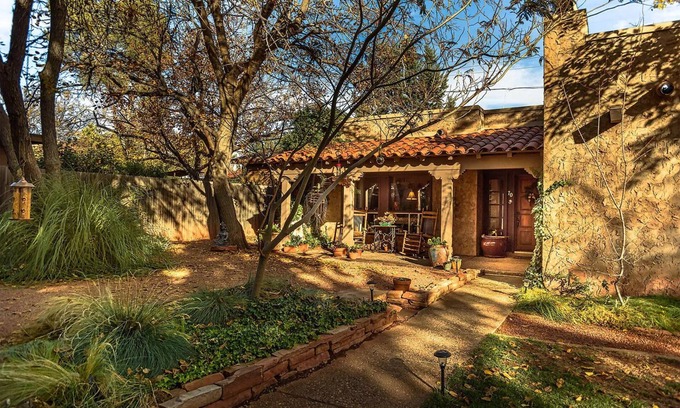 West Sedona Cabin | Charming Cottage: Your Cozy Retreat!